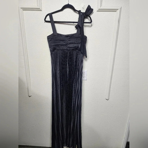 Lulu's Gorgeous Purpose Black Satin Pleated Sleeveless Bow Maxi Dress S Wedding - Picture 10 of 12